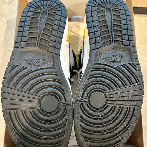 Size 10 - Jordan 1 Retro High OG Volt, 555088 118 -Preowned Good Conition w/ Box - Picture 8 of 10